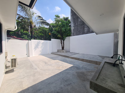 Back of the House @ B&B Studios