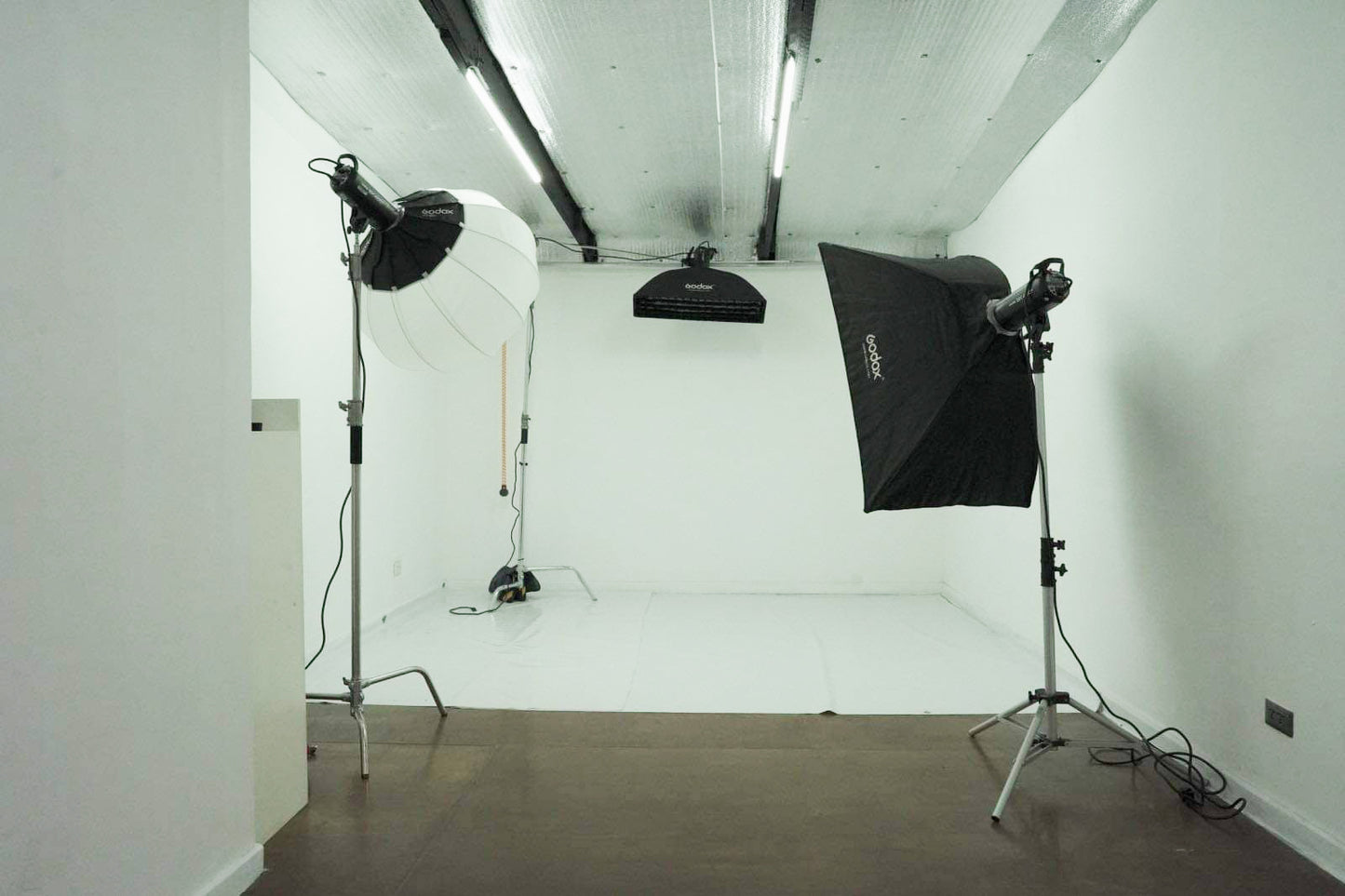 White Studio @ Narra Studios