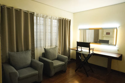 White Studio @ Narra Studios