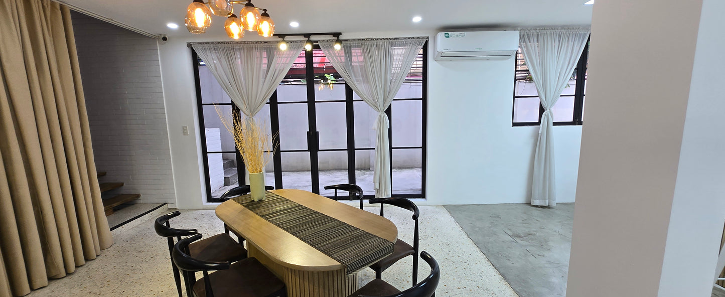 Kitchen + Dining Area @ B&B Studios