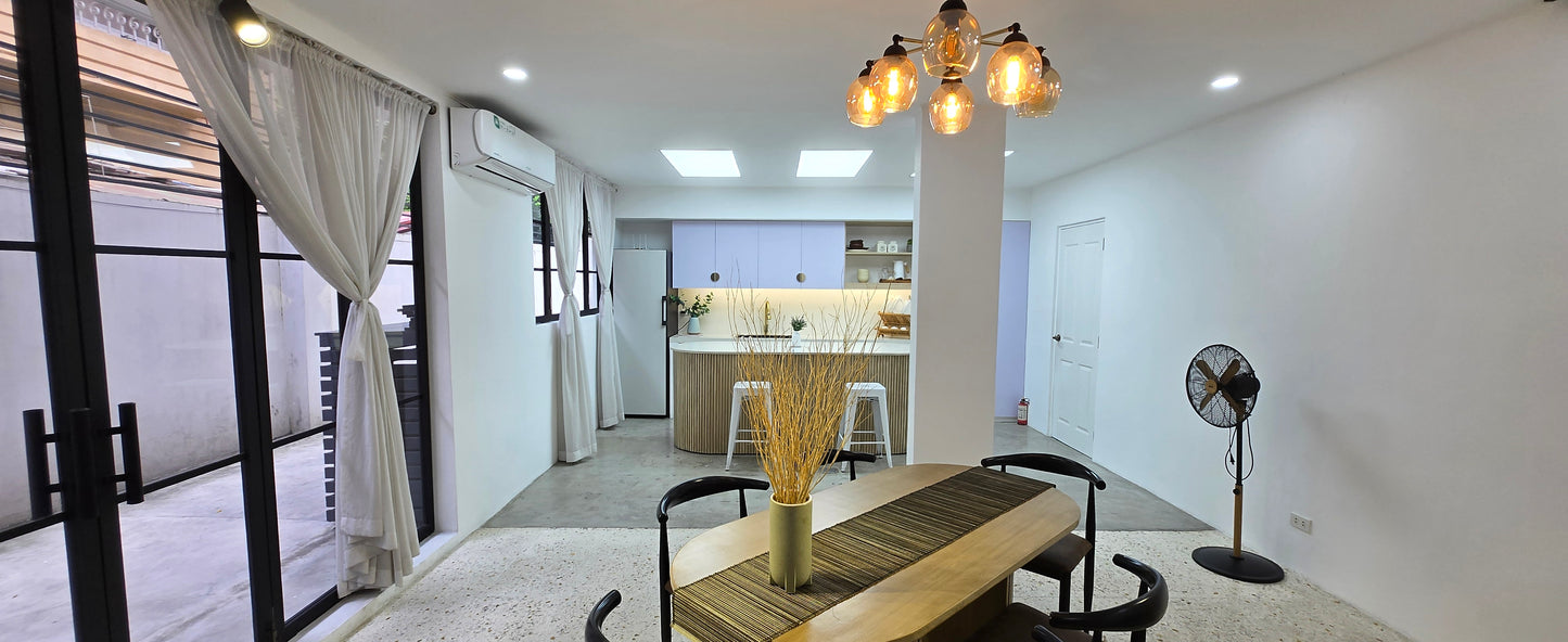 Kitchen + Dining Area @ B&B Studios