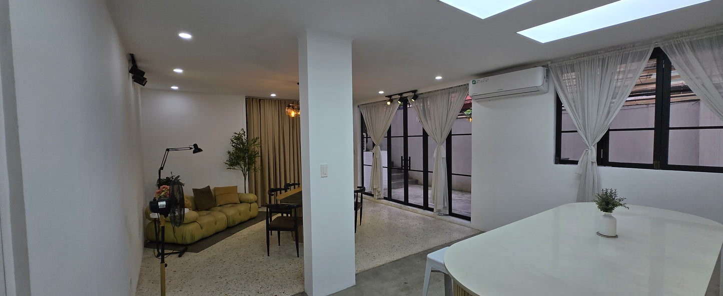 Kitchen + Dining Area @ B&B Studios